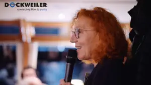 Rednerin beim Open House 2025 der Dockweiler AG während einer Unternehmensveranstaltung – videografisch begleitet von Yourfilms.
